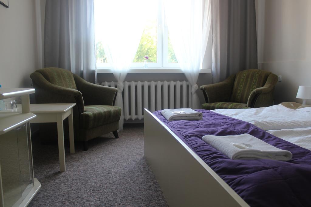 Hotel Pod Debem Zielona Góra Esterno foto