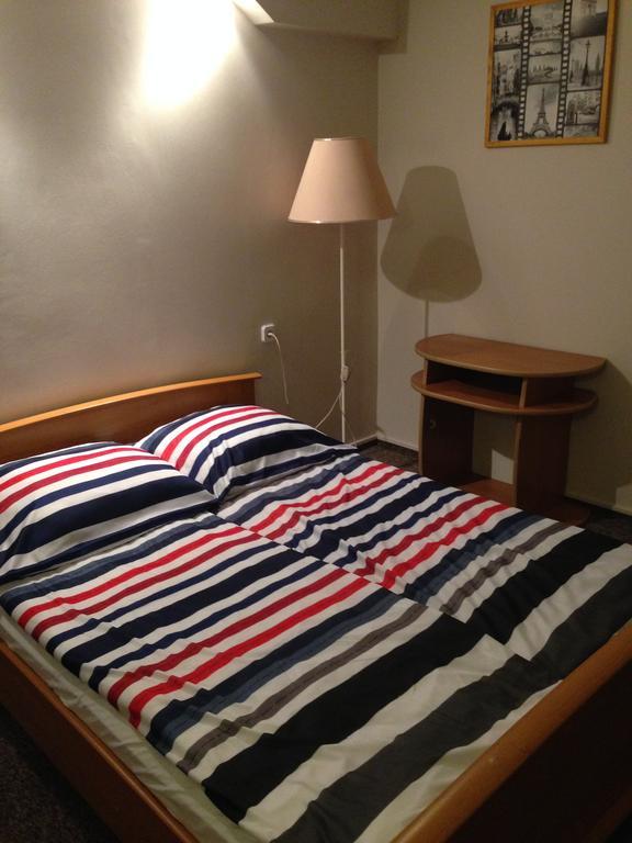 Hotel Pod Debem Zielona Góra Esterno foto