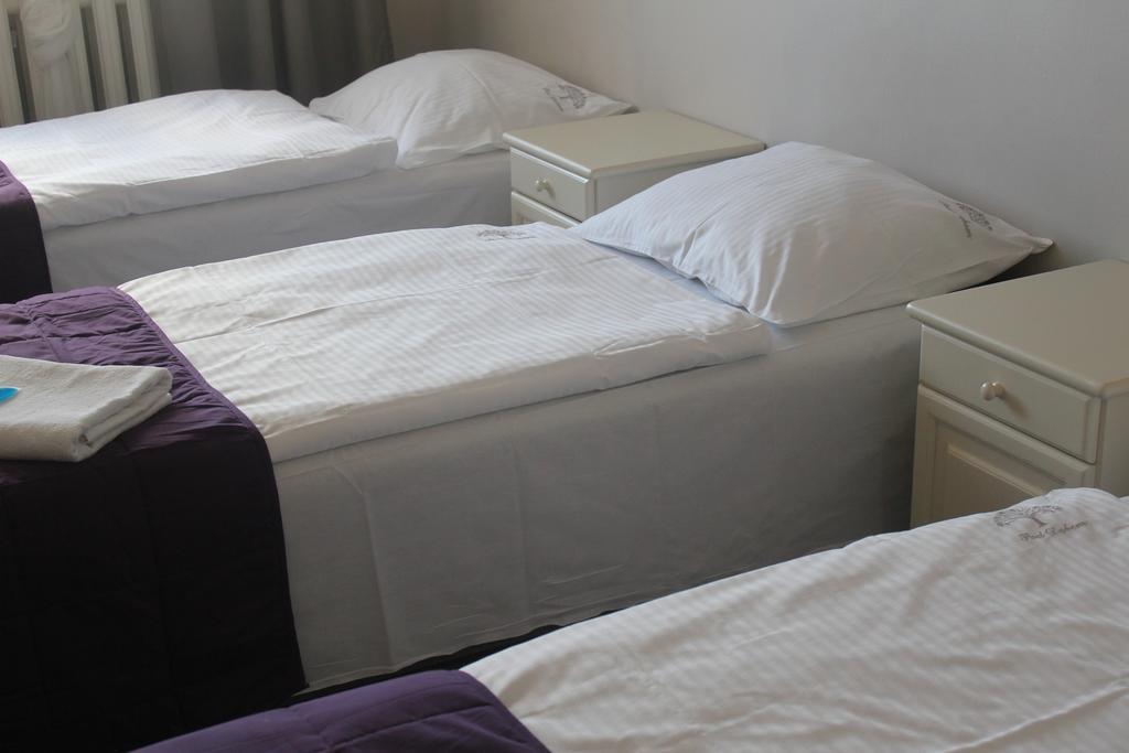 Hotel Pod Debem Zielona Góra Esterno foto