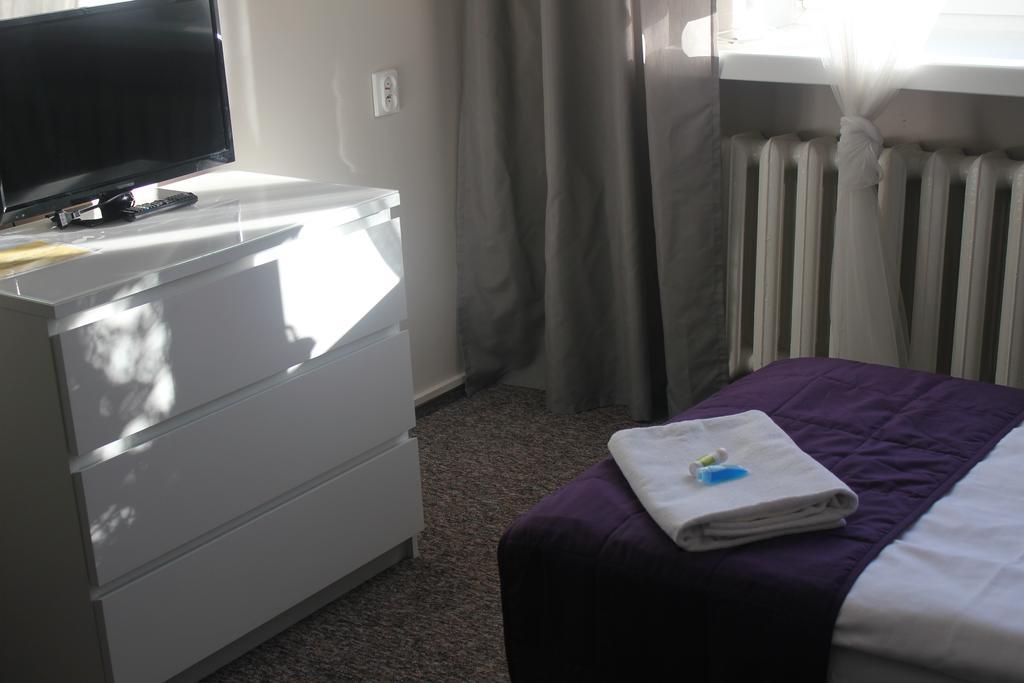 Hotel Pod Debem Zielona Góra Esterno foto