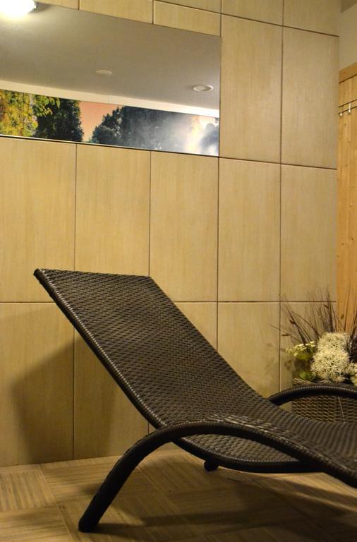 Hotel Pod Debem Zielona Góra Esterno foto