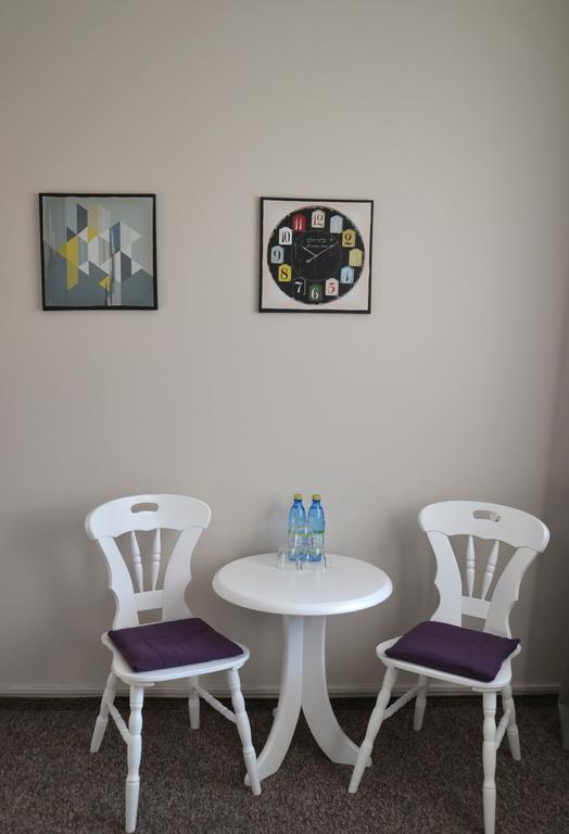 Hotel Pod Debem Zielona Góra Esterno foto