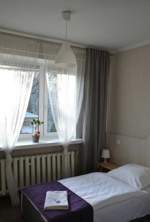 Hotel Pod Debem Zielona Góra Esterno foto